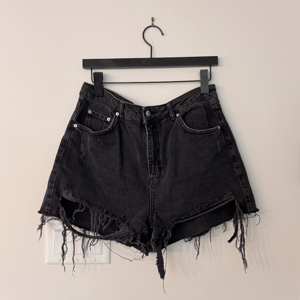 TOPSHOP MOTO MOM DEMIN DISTRESSED SHORTS